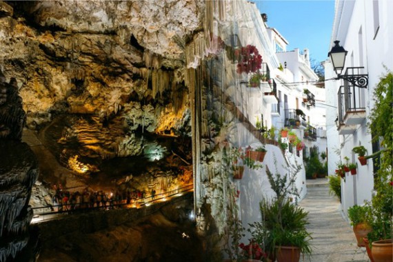 VIAJE GUIADO A UN MAR DE CUEVAS: NERJA, FRIGILIANA Y ALMUÑECAR