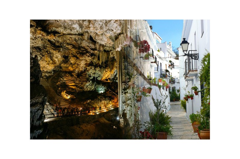 VIAJE GUIADO A UN MAR DE CUEVAS: NERJA, FRIGILIANA Y ALMUÑECAR