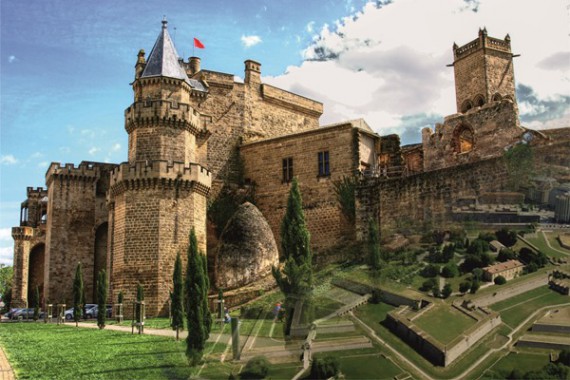 GUIDED TOUR TO KINGDOM OF THE PYRENEES:  OLITE & PAMPLONA STRONGHOLDS